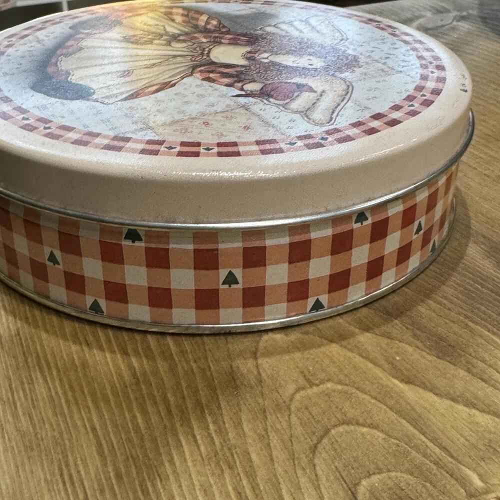 Vintage Angel Holiday Tin Quilted Gingham cookie box food storage - Picture 3 of 9